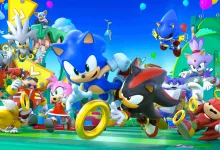 Sonic the Hedgehog and other Sonic characters running through a colorful game world