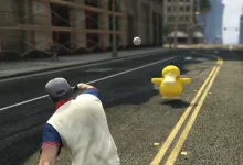 A character throws a Poké Ball at a yellow Pokémon on a Los Santos street in a GTA 5 mod