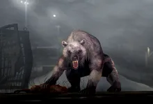 A mutant bear prowls inside a dimly lit fenced area in SCUM.
