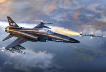A War Thunder F-20A fighter flies through clouds with missiles mounted beneath its wings.