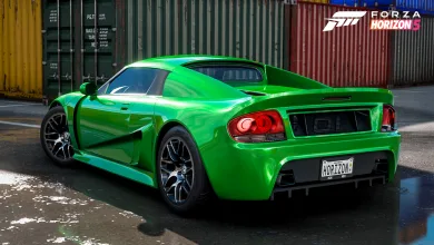 Rear three-quarter view of a green 2010 Rossion Q1 in Forza Horizon 5