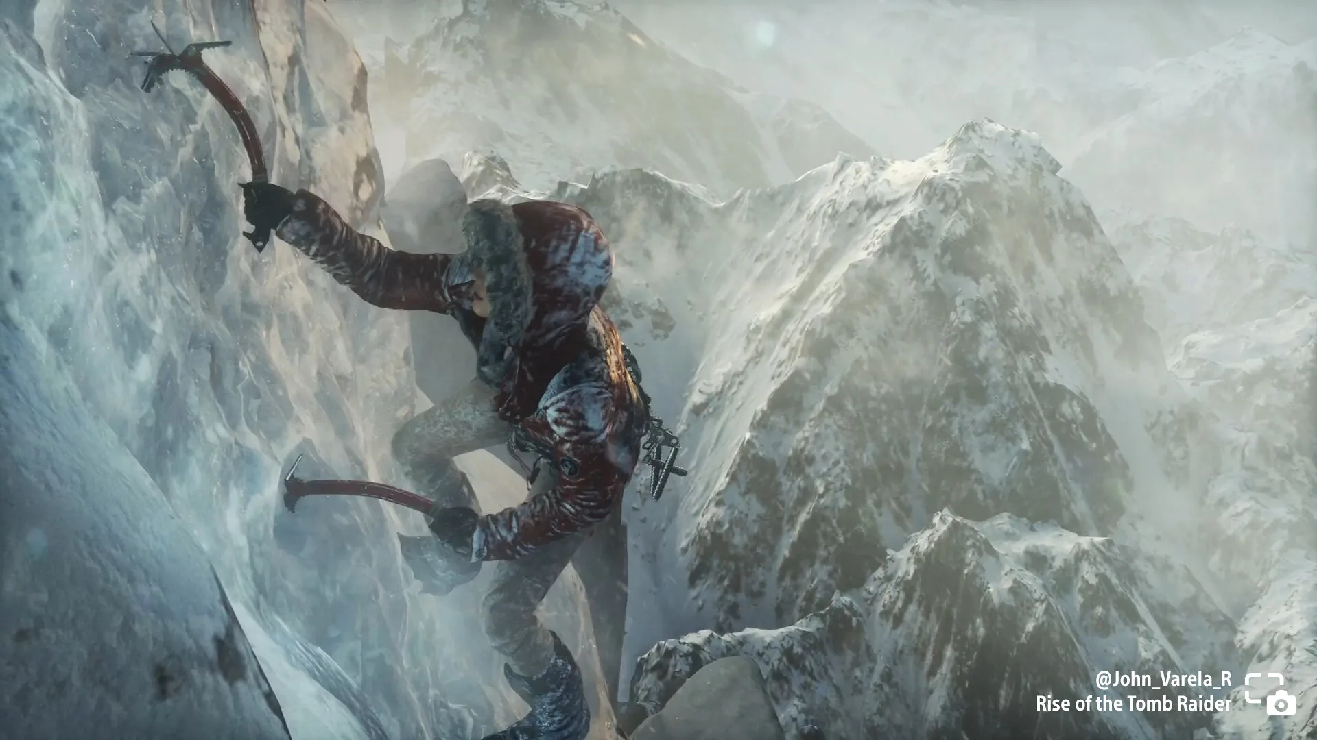 Lara climbing an icy mountainside in Rise of the Tomb Raider