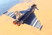 A War Thunder jet in Saudi-themed camouflage flies over a desert coastline.