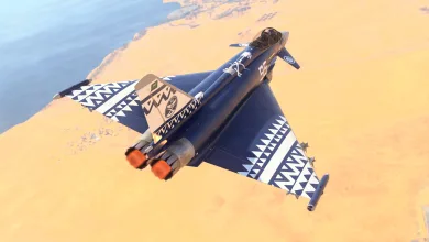 A War Thunder jet in Saudi-themed camouflage flies over a desert coastline.