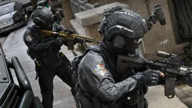 Two armored operators with rifles in a Call of Duty: Modern Warfare 4 multiplayer scene.