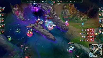 League of Legends gameplay showing champions fighting near the river, with the match scoreboard and minimap visible.